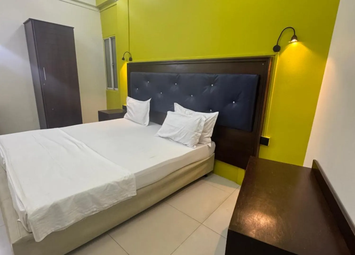 לינה וארוחת בוקר קולומבו Metro City Hotel
